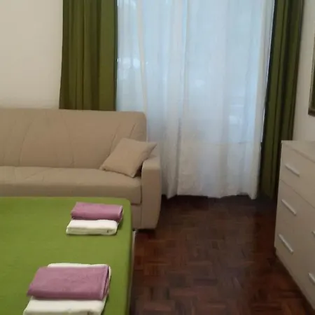 Bed & Breakfast Camera Vicino Metro Furio Camillo *